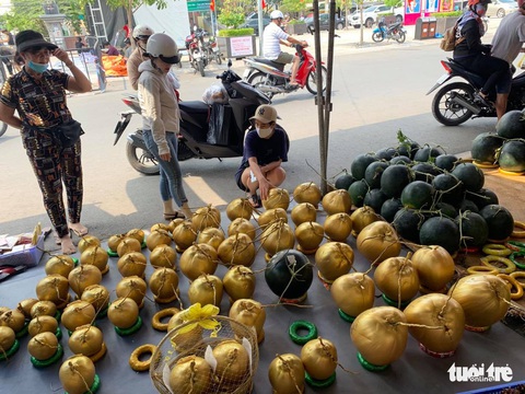 Thú vị chợ trái cây chưng tết ở Long Xuyên - Ảnh 4. Thú vị chợ trái cây chưng tết ở Long Xuyên - Ảnh 4.