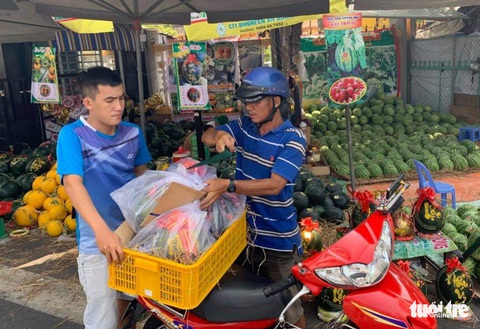 Thú vị chợ trái cây chưng tết ở Long Xuyên - Ảnh 5. Thú vị chợ trái cây chưng tết ở Long Xuyên - Ảnh 5.