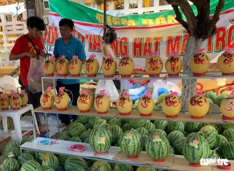 Thú vị chợ trái cây chưng tết ở Long Xuyên - Ảnh 6. Thú vị chợ trái cây chưng tết ở Long Xuyên - Ảnh 6.