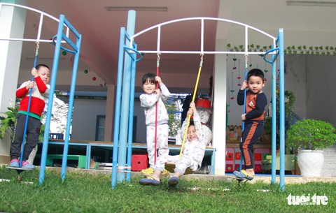 28 tết, trường quốc tế tự nguyện mở cửa giữ trẻ cho công nhân - Ảnh 4. 28 tết, trường quốc tế tự nguyện mở cửa giữ trẻ cho công nhân - Ảnh 4.