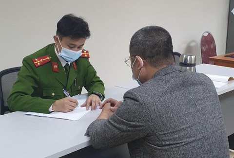Nữ giám đốc tặng pháo nổ cho bạn, đốt xong cả 2 đều lên đồn công an - Ảnh 1. Nữ giám đốc tặng pháo nổ cho bạn, đốt xong cả 2 đều lên đồn công an - Ảnh 1.