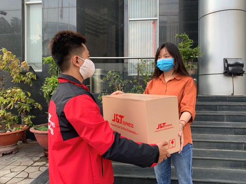 Chuyển phát nhanh J&T Express rút ngắn thời gian nghỉ Tết hỗ trợ khách gửi hàng - Ảnh 2. Chuyển phát nhanh J&T Express rút ngắn thời gian nghỉ Tết hỗ trợ khách gửi hàng - Ảnh 2.