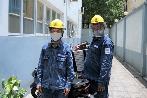 EVNHCMC: ‘Chúng tôi cung cấp điện ổn định và dịch vụ trực tuyến cho bạn. Xin bạn ở nhà vì chúng ta! - Ảnh 2. EVNHCMC: ‘Chúng tôi cung cấp điện ổn định và dịch vụ trực tuyến cho bạn. Xin bạn ở nhà vì chúng ta! - Ảnh 2.