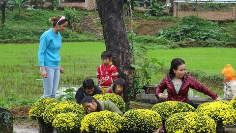 Cuối năm, Việt Hương và H’Hen Niê đi thực hiện phép mầu ! - Ảnh 4. Cuối năm, Việt Hương và H’Hen Niê đi thực hiện phép mầu ! - Ảnh 4.
