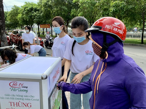 Kiều Loan, Thúy An, Phương Anh... bán nông sản 0 đồng chia sẻ cùng nông dân Hải Dương - Ảnh 4. Kiều Loan, Thúy An, Phương Anh... bán nông sản 0 đồng chia sẻ cùng nông dân Hải Dương - Ảnh 4.