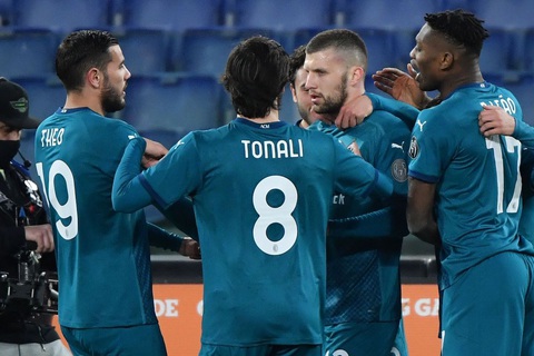 Ibrahimovic tịt ngòi, AC Milan vẫn giành trọn 3 điểm trước Roma - Ảnh 1. Ibrahimovic tịt ngòi, AC Milan vẫn giành trọn 3 điểm trước Roma - Ảnh 1.