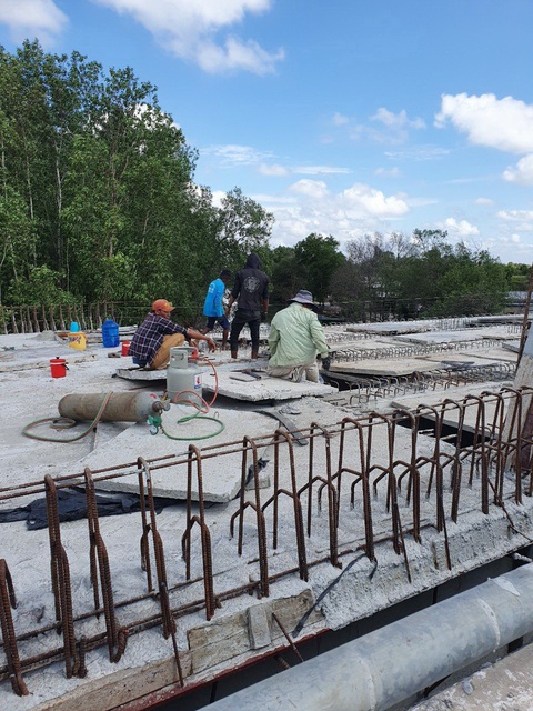 Đẩy mạnh thi công, cuối tháng 4 hoàn thành nâng cấp tuyến Quản Lộ - Phụng Hiệp - Ảnh 2. Đẩy mạnh thi công, cuối tháng 4 hoàn thành nâng cấp tuyến Quản Lộ - Phụng Hiệp - Ảnh 2.