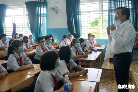 TP.HCM: Hơn 80% học sinh trở lại trường trong ngày 1-3 - Ảnh 2. TP.HCM: Hơn 80% học sinh trở lại trường trong ngày 1-3 - Ảnh 2.