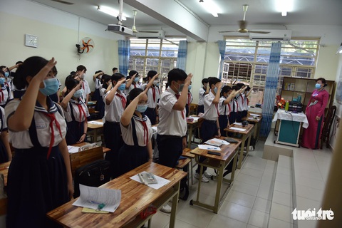Học sinh TP.HCM trở lại trường sau kỳ nghỉ tết dài chống dịch - Ảnh 18. Học sinh TP.HCM trở lại trường sau kỳ nghỉ tết dài chống dịch - Ảnh 18.