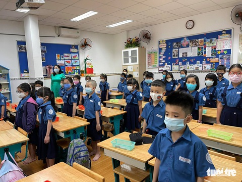 Học sinh TP.HCM trở lại trường sau kỳ nghỉ tết dài chống dịch - Ảnh 3. Học sinh TP.HCM trở lại trường sau kỳ nghỉ tết dài chống dịch - Ảnh 3.