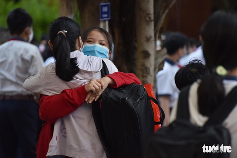 Học sinh TP.HCM trở lại trường sau kỳ nghỉ tết dài chống dịch - Ảnh 17. Học sinh TP.HCM trở lại trường sau kỳ nghỉ tết dài chống dịch - Ảnh 17.