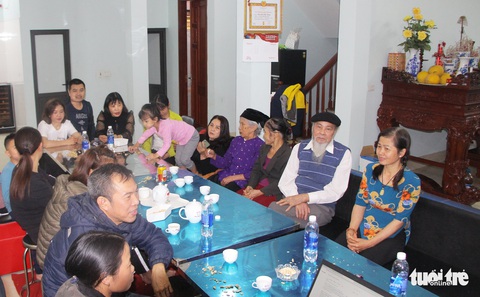 Báo Tuổi Trẻ trao danh hiệu Bạn đồng hành quanh tôi cho anh Mạnh - Ảnh 3. Báo Tuổi Trẻ trao danh hiệu Bạn đồng hành quanh tôi cho anh Mạnh - Ảnh 3.