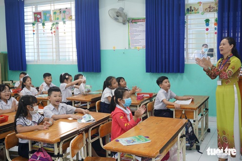 TP.HCM: Hơn 80% học sinh trở lại trường trong ngày 1-3 - Ảnh 1. TP.HCM: Hơn 80% học sinh trở lại trường trong ngày 1-3 - Ảnh 1.