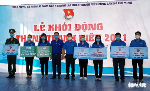 Thắp sáng đoạn đường biên giới An Giang để phòng chống COVID-19 - Ảnh 2. Thắp sáng đoạn đường biên giới An Giang để phòng chống COVID-19 - Ảnh 2.