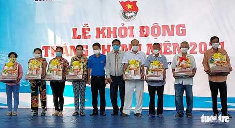 Thắp sáng đoạn đường biên giới An Giang để phòng chống COVID-19 - Ảnh 3. Thắp sáng đoạn đường biên giới An Giang để phòng chống COVID-19 - Ảnh 3.
