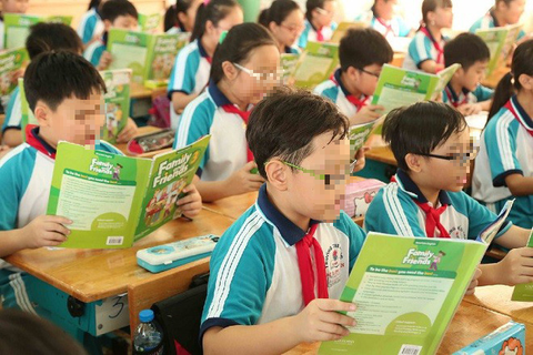 Cận thị, mỏi mắt, đau nhức: ảnh hưởng đến sức khỏe và cuộc sống - Ảnh 1. Cận thị, mỏi mắt, đau nhức: ảnh hưởng đến sức khỏe và cuộc sống - Ảnh 1.