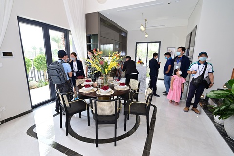 Ấn tượng với tour trải nghiệm đường sông tham quan biệt thự mẫu đô thị đảo Phượng Hoàng - Ảnh 7. Ấn tượng với tour trải nghiệm đường sông tham quan biệt thự mẫu đô thị đảo Phượng Hoàng - Ảnh 7.