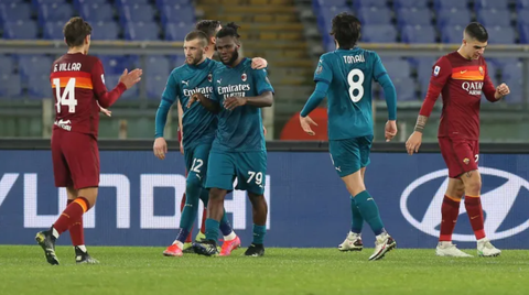 Ibrahimovic tịt ngòi, AC Milan vẫn giành trọn 3 điểm trước Roma - Ảnh 3. Ibrahimovic tịt ngòi, AC Milan vẫn giành trọn 3 điểm trước Roma - Ảnh 3.