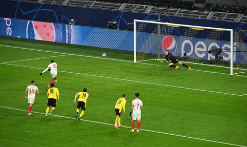Haaland lại tỏa sáng, Dortmund loại Sevilla vào tứ kết Champions League - Ảnh 3. Haaland lại tỏa sáng, Dortmund loại Sevilla vào tứ kết Champions League - Ảnh 3.