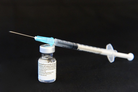Nhật Bản cho phép tiêm vaccine ngừa COVID-19 bằng bơm tiêm insulin - Ảnh 1. Nhật Bản cho phép tiêm vaccine ngừa COVID-19 bằng bơm tiêm insulin - Ảnh 1.