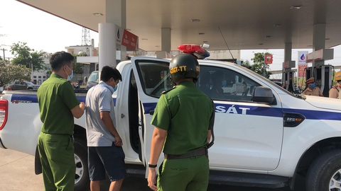 Phát hiện 2 tài xế xe tải dương tính với ma túy tại cửa ngõ cảng Hiệp Phước - Ảnh 2. Phát hiện 2 tài xế xe tải dương tính với ma túy tại cửa ngõ cảng Hiệp Phước - Ảnh 2.