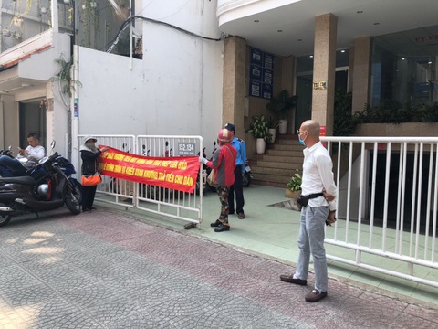 Bị dụ bằng lãi suất cao, hàng trăm người ủy quyền đầu tư mất tiền tỉ - Ảnh 1. Bị dụ bằng lãi suất cao, hàng trăm người ủy quyền đầu tư mất tiền tỉ - Ảnh 1.