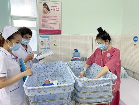 Cứu sống sản phụ 38 tuổi sinh hai bé trai bị nhau cài răng lược - Ảnh 1. Cứu sống sản phụ 38 tuổi sinh hai bé trai bị nhau cài răng lược - Ảnh 1.
