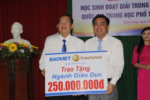 11 học sinh đoạt giải quốc gia tỉnh Kiên Giang được thưởng 20 - 80 triệu/bạn - Ảnh 2. 11 học sinh đoạt giải quốc gia tỉnh Kiên Giang được thưởng 20 - 80 triệu/bạn - Ảnh 2.