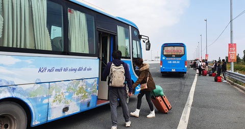 Quảng Ninh cho nhiều tuyến xe khách liên tỉnh hoạt động từ 11-3 - Ảnh 1. Quảng Ninh cho nhiều tuyến xe khách liên tỉnh hoạt động từ 11-3 - Ảnh 1.