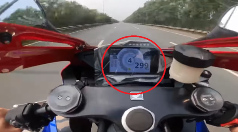 Xác định được tài xế phóng mô tô tốc độ bàn thờ 299 km/h trên đại lộ Thăng Long - Ảnh 1. Xác định được tài xế phóng mô tô tốc độ bàn thờ 299 km/h trên đại lộ Thăng Long - Ảnh 1.