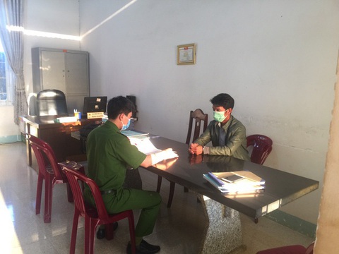 Đem vàng dỏm 300.000 đồng lừa chủ tiệm cầm đồ được hơn 7 triệu - Ảnh 2. Đem vàng dỏm 300.000 đồng lừa chủ tiệm cầm đồ được hơn 7 triệu - Ảnh 2.
