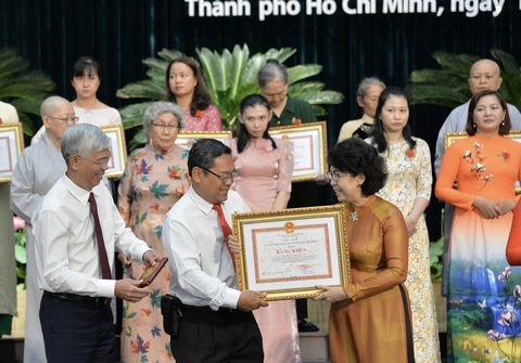 Ông Nguyễn Thành Phong: Hãy để tình yêu thương, lòng nhân ái luôn hiện hữu - Ảnh 3. Ông Nguyễn Thành Phong: Hãy để tình yêu thương, lòng nhân ái luôn hiện hữu - Ảnh 3.