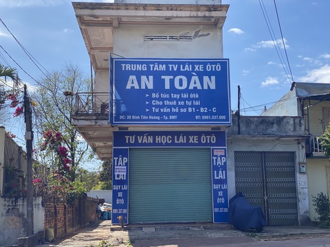 Văn phòng dạy lái xe chui thu hơn 8,4 tỉ đồng như thế nào? - Ảnh 1. Văn phòng dạy lái xe chui thu hơn 8,4 tỉ đồng như thế nào? - Ảnh 1.