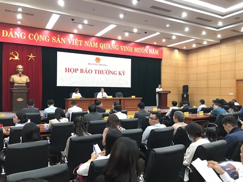 Bộ Công thương nói về trách nhiệm để xăng dầu lậu, điều chỉnh và sửa biểu giá điện - Ảnh 1. Bộ Công thương nói về trách nhiệm để xăng dầu lậu, điều chỉnh và sửa biểu giá điện - Ảnh 1.