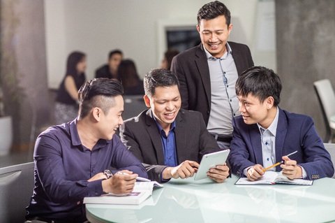Nhiều người chọn học MBA trong nước thời COVID-19 - Ảnh 2. Nhiều người chọn học MBA trong nước thời COVID-19 - Ảnh 2.