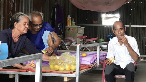 Cặp vợ chồng miền Tây cất nhà nuôi người chạy thận - Ảnh 3. Cặp vợ chồng miền Tây cất nhà nuôi người chạy thận - Ảnh 3.