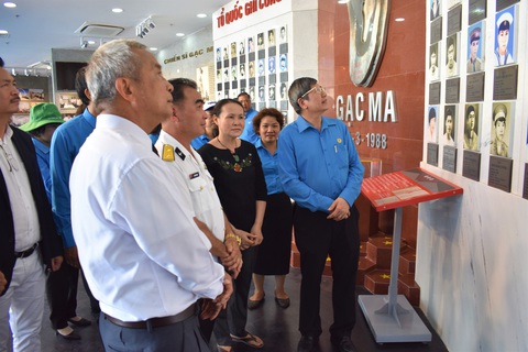 Lễ tưởng niệm các chiến sĩ Gạc Ma: Các anh như mãi còn đây - Ảnh 4. Lễ tưởng niệm các chiến sĩ Gạc Ma: Các anh như mãi còn đây - Ảnh 4.