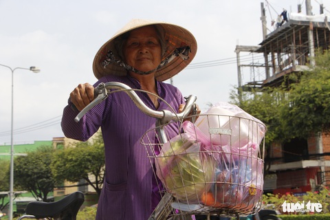Tui bán bánh ướt lời được 5 chục, tui dành ra 2 chục mua rau củ của Hải Dương - Ảnh 1. Tui bán bánh ướt lời được 5 chục, tui dành ra 2 chục mua rau củ của Hải Dương - Ảnh 1.
