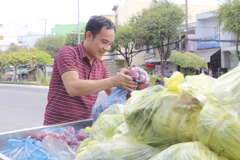Tui bán bánh ướt lời được 5 chục, tui dành ra 2 chục mua rau củ của Hải Dương - Ảnh 3. Tui bán bánh ướt lời được 5 chục, tui dành ra 2 chục mua rau củ của Hải Dương - Ảnh 3.