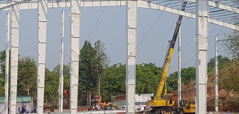 Đứt cáp cần cẩu công trình nhà xưởng Ford Bình Phước, 2 công nhân tử vong - Ảnh 2. Đứt cáp cần cẩu công trình nhà xưởng Ford Bình Phước, 2 công nhân tử vong - Ảnh 2.