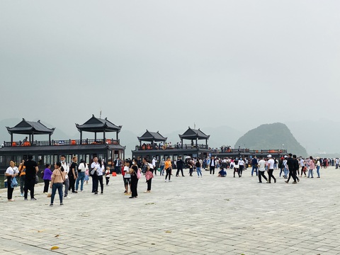 5 vạn người đổ về chùa Tam Chúc, tỉnh Hà Nam phải tìm giải pháp - Ảnh 3. 5 vạn người đổ về chùa Tam Chúc, tỉnh Hà Nam phải tìm giải pháp - Ảnh 3.