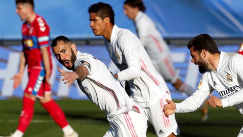 Benzema lập cú đúp giúp Real Madrid lội ngược dòng ngoạn mục - Ảnh 1. Benzema lập cú đúp giúp Real Madrid lội ngược dòng ngoạn mục - Ảnh 1.