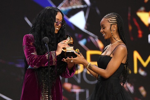 Beyoncé làm nên lịch sử với 28 giải thưởng ở Grammy 2021 - Ảnh 7. Beyoncé làm nên lịch sử với 28 giải thưởng ở Grammy 2021 - Ảnh 7.