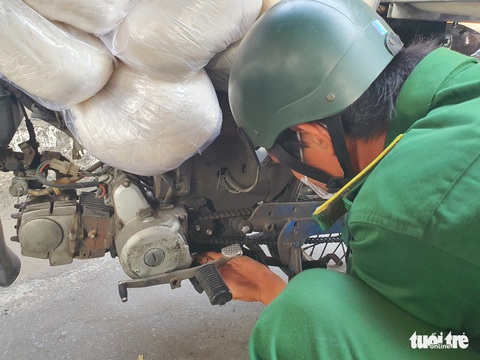 CSGT xử lý xe cũ, nát: Chủ đưa xe nào chạy xe đó, tôi đâu có quyền đòi xe xịn - Ảnh 4. CSGT xử lý xe cũ, nát: Chủ đưa xe nào chạy xe đó, tôi đâu có quyền đòi xe xịn - Ảnh 4.