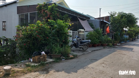 Vụ phát hiện hàng lậu tại nhà: thượng tá Hoàng Văn Nam đã làm tường trình, kiểm điểm và sẽ bị xử lý - Ảnh 4. Vụ phát hiện hàng lậu tại nhà: thượng tá Hoàng Văn Nam đã làm tường trình, kiểm điểm và sẽ bị xử lý - Ảnh 4.