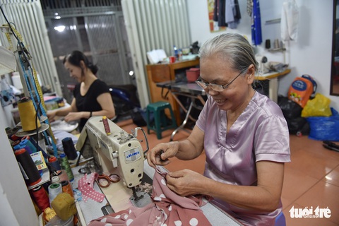Lớp học miễn phí của mẹ chồng - nàng dâu Sài Gòn - Ảnh 2. Lớp học miễn phí của mẹ chồng - nàng dâu Sài Gòn - Ảnh 2.