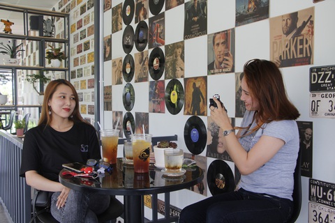 Người có 600 máy ảnh: Mê máy ảnh đến mức tôi mần thợ hồ để dành tiền mua… - Ảnh 7. Người có 600 máy ảnh: Mê máy ảnh đến mức tôi mần thợ hồ để dành tiền mua… - Ảnh 7.