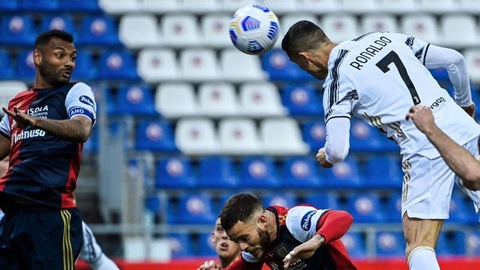 Ronaldo ghi hat-trick trong 22 phút giúp Juve còn hi vọng vô địch - Ảnh 2. Ronaldo ghi hat-trick trong 22 phút giúp Juve còn hi vọng vô địch - Ảnh 2.