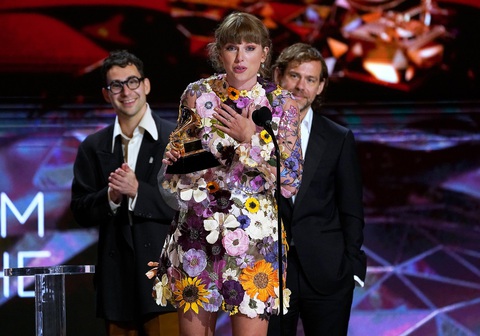 Thắng lớn ở Grammy, công chúa Taylor Swift vươn lên tầm huyền thoại - Ảnh 1. Thắng lớn ở Grammy, công chúa Taylor Swift vươn lên tầm huyền thoại - Ảnh 1.