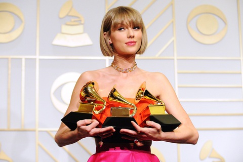 Thắng lớn ở Grammy, công chúa Taylor Swift vươn lên tầm huyền thoại - Ảnh 2. Thắng lớn ở Grammy, công chúa Taylor Swift vươn lên tầm huyền thoại - Ảnh 2.